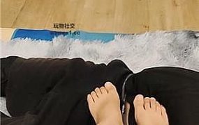 【上海汤圆】裸足踩脚垫奴 JS240824-15