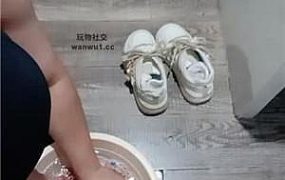 【苏苏不苏】胶带封嘴/伺候主人沐足/加官窒息 JS240903-8
