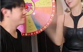 【艾琳】转盘互动-口水耳光舔脚踩踏坐脸 bf44174