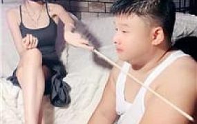 【甜音】封嘴/藤条鞭打/赏赐圣水/高跟玉足踩虐