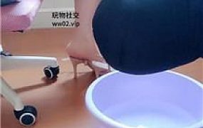 【拽拽】舔高跟玉足/戒尺虐打/伺候沐足 JS240917-15