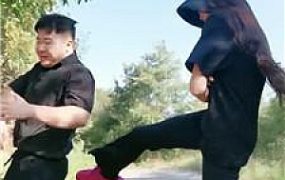 【皮皮】户外虐打跟踪狂/树枝鞭打