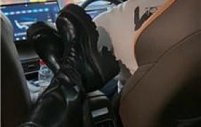 【夏媛】车内清理脏鞋底