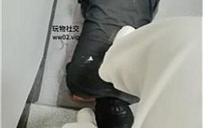 【李老师】小白鞋踩虐/楼道遛狗羞辱 JS240915-36