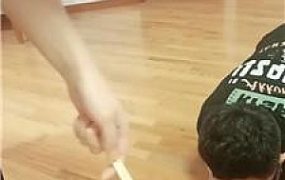 【王妃】高跟脚下喂食圈养犬