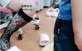 【拽拽】藤条威胁哥哥舔镂空黑网袜 bf45120