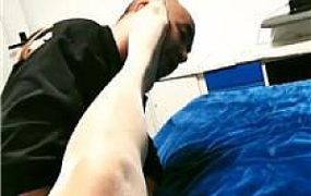 【圈养基地】喜欢美腿臭脚的夫奴 JS241006-1