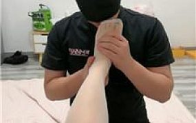 【子熙大人】白丝玉足恋足狂舔 JS241012-31