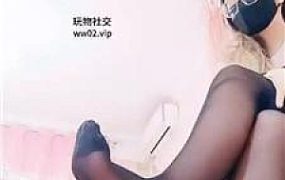 【重庆男神】御姐范S-黑丝玉足喂酸奶/赏赐圣水【双视角版】JS241017-7