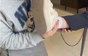 【精神小妹】班主任放假舔学生的脏鞋臭袜 bf46565