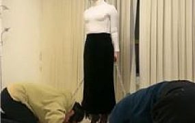 【辣姐】情侣奴-奴下奴-狗链遛狗/戒尺虐打/骑马舔脏鞋/喝圣水 bf46538