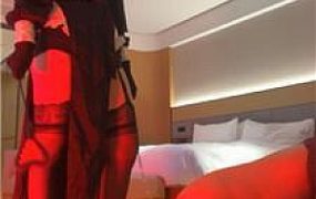 【歪歪sama】万圣节cos修女-黑丝高跟踩/转胯鞭打/坐脸窒息/滴蜡 bf46457