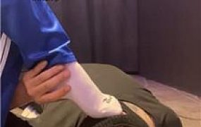 【AIU】学生服诱惑-白袜脚气味辱/坐脸窒息 JS241029-19