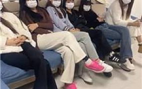 【精神小妹】群调-轮流清理学生主的脏鞋臭袜踩踏 bf46317