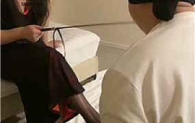 【太妹女爹】跪舔黑丝jio/鞭打 JS241114-29