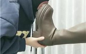 【瑄瑄大人】骑马/长靴踩踏/舔脏鞋底/脚踩喂食 JS241114-12