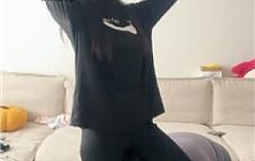 【埋汰】女神拿狗当健身器材 bf46734