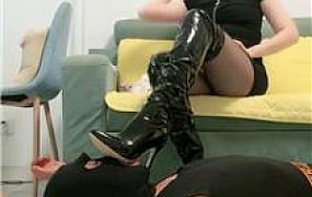 【小妮】皮靴调狗/近距离全体重踩 bf46733