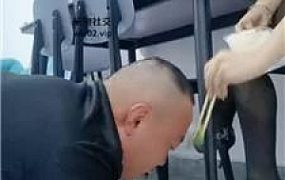 【雅迪】桌底视角-伺候主人吃饭 JS241107-4