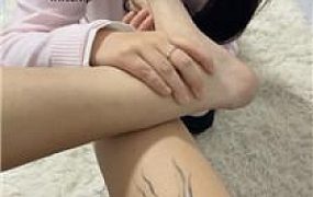 【沐沐大大】母畜-闺蜜下跪说想舔脚 JS241107-7