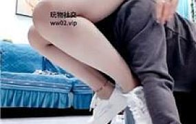 【李老师】小白鞋丝袜美腿踩踏 bf46622