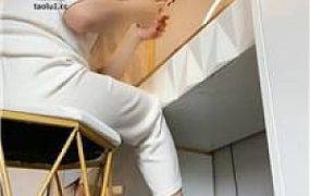 【魅儿】脚底视角-裸足蹂躏踩 JS241115-37