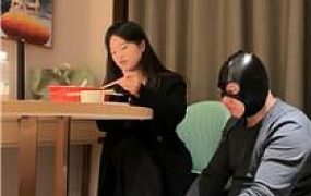 【子熙大人】白棉袜羞辱-下跪伺候小主用餐 JS241120-36