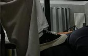 【文文文文】桌底视角-素人S脏鞋清理 bf47175