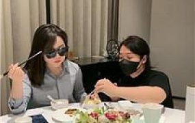 【辣姐】母畜-伺候就餐-小白鞋白袜清理舔 /吃袜子/头压马桶 bf47178