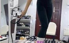 【Jenn情侣】运动鞋棉袜全体重踩踏【双视角版】 bf47355