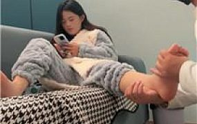 【子熙大人】无意识被舔脚丫 JS241124-29