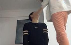 【艾斯】骑马骑脖/口球塞嘴/踢踹狗头/皮带鞭打 bf47563