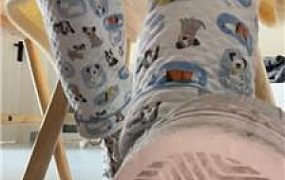 【潇潇大人】无意识-桌底视角-踩踏食物 JS241128-53