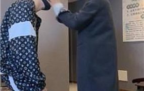 【狗哥】长靴黑丝踩踏踢裆/连环耳光/腿绞手捂窒息/白袜脚捂窒息 bf47513