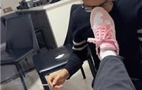 【艾斯】舔闻粉鞋白袜/强制闻鞋/脚下喂食/骑狗深蹲/马奴驯化 bf47514