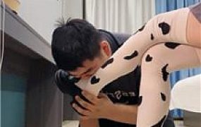 【小欲】骑马/袜子塞嘴/喂口水/奶牛丝袜插嘴踩踏 bf47478