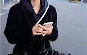 【猴歌】路人小姐姐S-绿鞋子白棉袜踩奴 bf47595