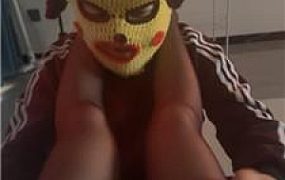 【辣辣BB】清纯的脸庞配上性感的丝袜，贱狗夹在两腿之间 JS241129-6