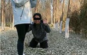 【辣姐】户外母畜场-脏鞋踩狗头/舔泥巴脏鞋底/闻白袜 bf47674