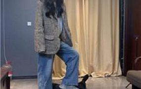 【猴歌】美少女运动鞋白袜踩踏 bf47862