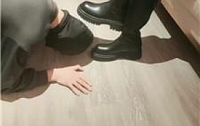 【青岛00后学生主】骑狗背坐脸窒息/长靴踩虐/白袜捂脸窒息 JS241206-6