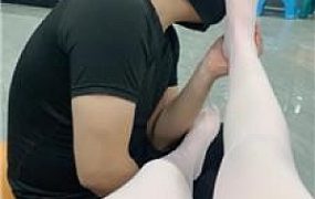 【灵儿】穿一整天的丝袜脚虐狗【完整版】 JS241205-44