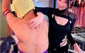 【艾琳175】双S-吊绑强制痒刑/踢踹踩踏/虐乳/全体重踩踏 bf47838