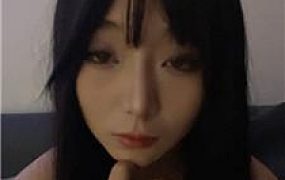 【嘉一】小白鞋白袜踩虐/抽耳光/坐脸窒息 JS241204-32