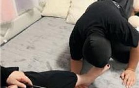 【悠悠女S】玉足碾压踩/拍子抽/舔圣水 JS241202-30