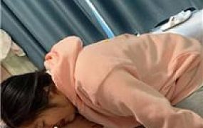 【小凤梨】女仆今天格外的乖，喜欢磕头和舔高跟 JS241211-44