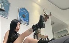 【莫吉托】短靴跳踩/脚耳光/踢踹/闻舔玉足 bf48094