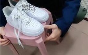 【奇了怪了】夜跑后原味鞋袜是狗的最爱 JS241216-17