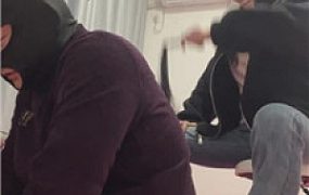 【姗姗】白袜脚踩踏鞭打    241215-4