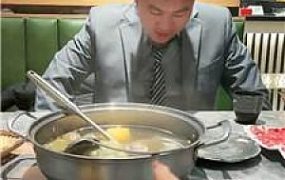 【佳佳】餐厅公开处刑脚下奴 JS241214-32